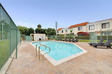 Welcome to this beautifully maintained townhome offering comfort - photo 28