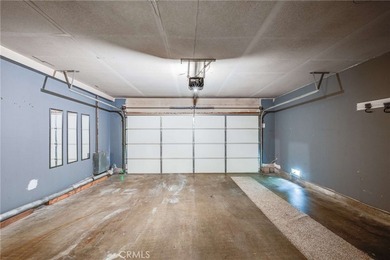 Welcome to this beautifully maintained townhome offering comfort - photo 32