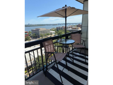 **WATER VIEW** Large One Bedroom overlooking the Potomac River