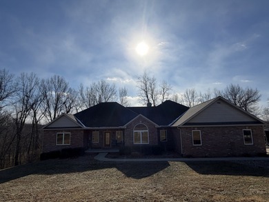 (private lake, pond, creek) Home For Sale in El Paso Illinois