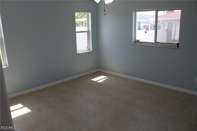 Fully Renovated & Move-In Ready! 3 Bedrooms 2 Bathrooms Double - photo 11