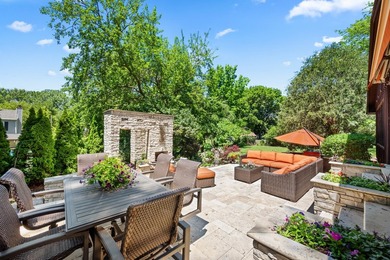 Experience elevated indoor-outdoor living in this exquisite 2 - photo 12