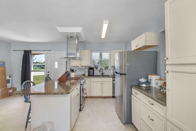 Charming and full of potential, this well-maintained 2-bedroom - photo 8