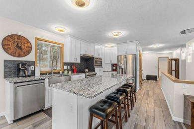 Welcome to your dream home! This beautiful 4-bedroom, 3-bath - photo 5