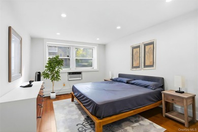 Renovated two bedroom, one bathroom co-op apartment in Great - photo 12