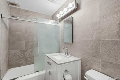 Renovated two bedroom, one bathroom co-op apartment in Great - photo 13