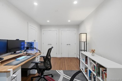 Renovated two bedroom, one bathroom co-op apartment in Great - photo 16