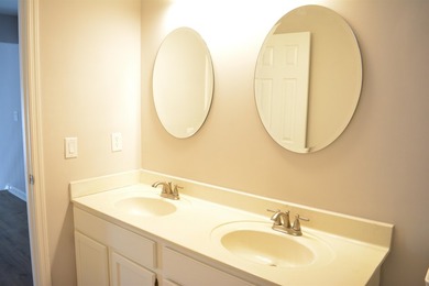 New Reduced Price! Beautifully renovated 1,754 sq ft golf course - photo 17
