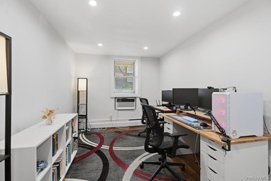 Renovated two bedroom, one bathroom co-op apartment in Great - photo 17