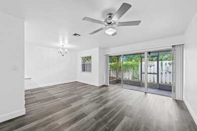 Stunning fully renovated 3-bedroom, 2-bath townhome located in - photo 2