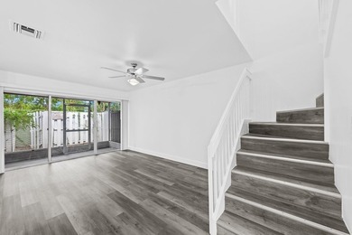 Stunning fully renovated 3-bedroom, 2-bath townhome located in - photo 4