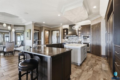 Discover a truly exceptional fully furnished, turn-key luxury - photo 11