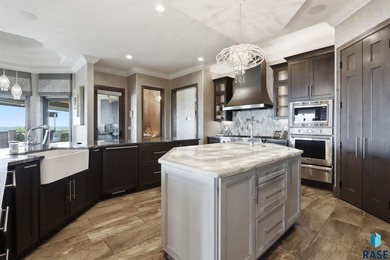 Discover a truly exceptional fully furnished, turn-key luxury - photo 14