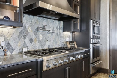 Discover a truly exceptional fully furnished, turn-key luxury - photo 16