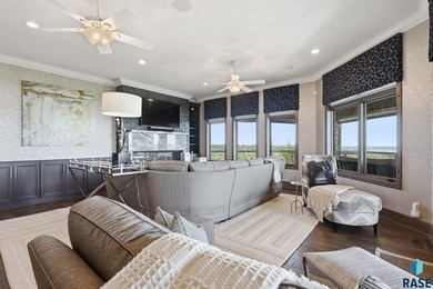 Discover a truly exceptional fully furnished, turn-key luxury - photo 19