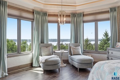 Discover a truly exceptional fully furnished, turn-key luxury - photo 28
