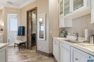 Discover a truly exceptional fully furnished, turn-key luxury - photo 29
