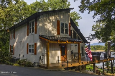 Welcome to 825 Plainview Drive known as ''Lone Oak Lakehouse'' - photo 2