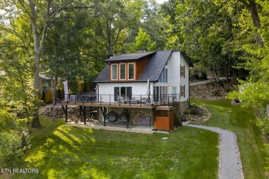 Welcome to 825 Plainview Drive known as ''Lone Oak Lakehouse'' - photo 3