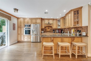 Welcome to this beautifully updated, move-in-ready townhouse - photo 11