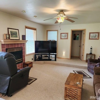 Well maintained home, located in South Shore Green at the end of - photo 12
