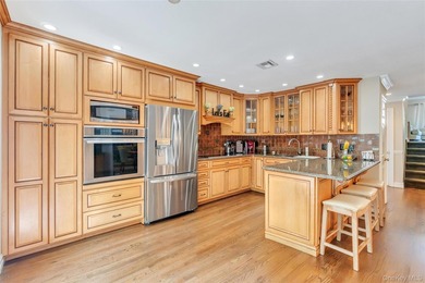 Welcome to this beautifully updated, move-in-ready townhouse - photo 12