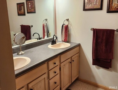 Well maintained home, located in South Shore Green at the end of - photo 17