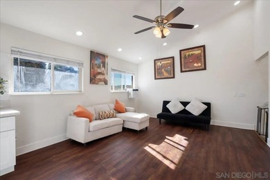 Motivated seller! SHORT SALE : Welcome to this updated 2-bedroom - photo 4