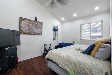 Motivated seller! SHORT SALE : Welcome to this updated 2-bedroom - photo 9