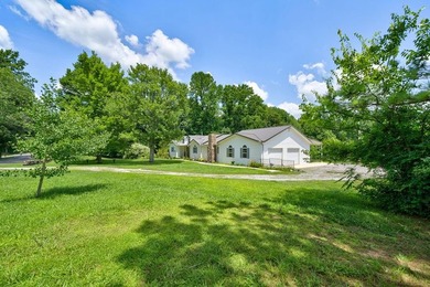 Country living meets classy elegance, the essence of the iconic - photo 4