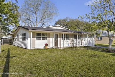 Great home with all new roof, water heater, and a/c. Well - photo 3