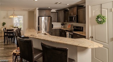 Beautifully maintained 3-bedroom plus den, office nook area, 2.5 - photo 11