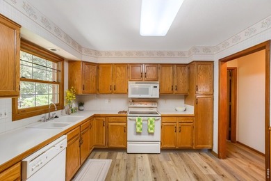 Enjoy living in this beautifully maintained paired patio home - photo 11
