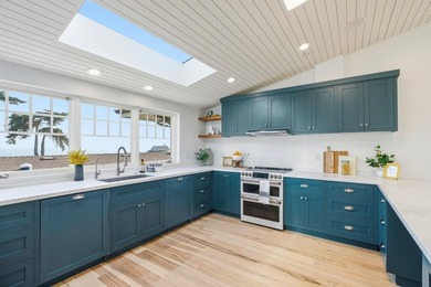 Welcome to 185 14th Avenue in Santa Cruz, an extraordinary - photo 14