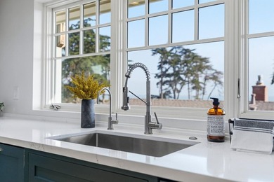 Welcome to 185 14th Avenue in Santa Cruz, an extraordinary - photo 15