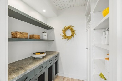 Welcome to 185 14th Avenue in Santa Cruz, an extraordinary - photo 18