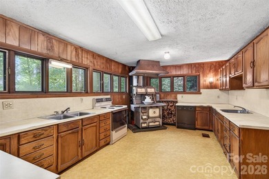 Some properties offer privacy. Others offer opportunity. Very - photo 20