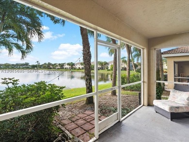 Beautiful lakefront corner-unit townhouse featuring 3 bedrooms - photo 8