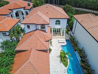 Beautifully renovated 4BR/5.5BA home with separate guest house - photo 4