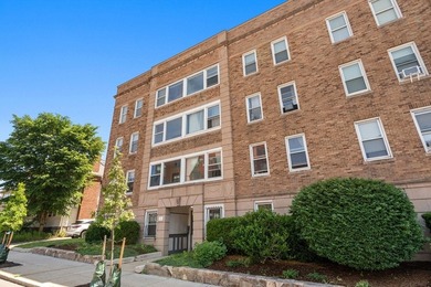 Fantastic opportunity to own a bright and well-maintained - photo 1