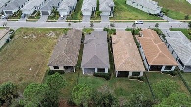 Nearly new and lightly lived in, this 3-bedroom + flex room - photo 4