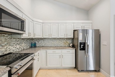 Gorgeous move-in ready 4 Bed/4 Bath home on an extra large - photo 13