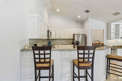 Gorgeous move-in ready 4 Bed/4 Bath home on an extra large - photo 16