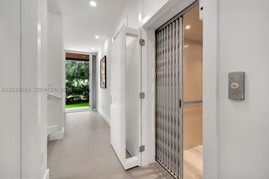 Discover this striking contemporary residence, perfectly - photo 17