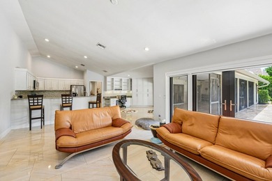 Gorgeous move-in ready 4 Bed/4 Bath home on an extra large - photo 17