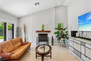 Gorgeous move-in ready 4 Bed/4 Bath home on an extra large - photo 18