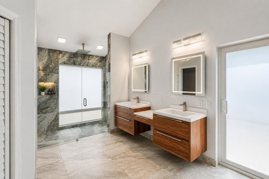 Gorgeous move-in ready 4 Bed/4 Bath home on an extra large - photo 23