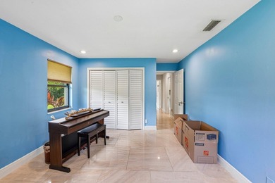 Gorgeous move-in ready 4 Bed/4 Bath home on an extra large - photo 30