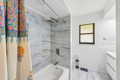 Gorgeous move-in ready 4 Bed/4 Bath home on an extra large - photo 32