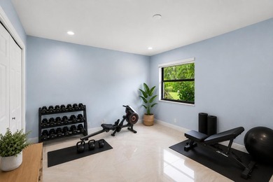Gorgeous move-in ready 4 Bed/4 Bath home on an extra large - photo 33